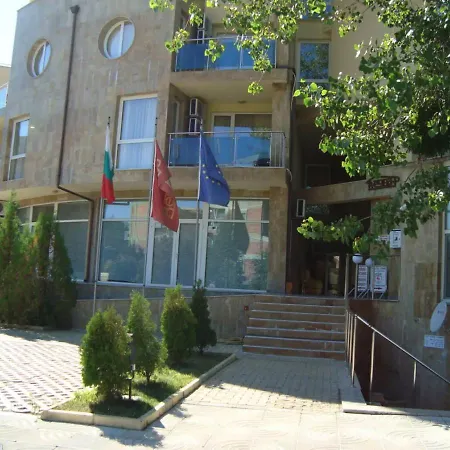 Vechna R 18 Sunny Апартаменты *